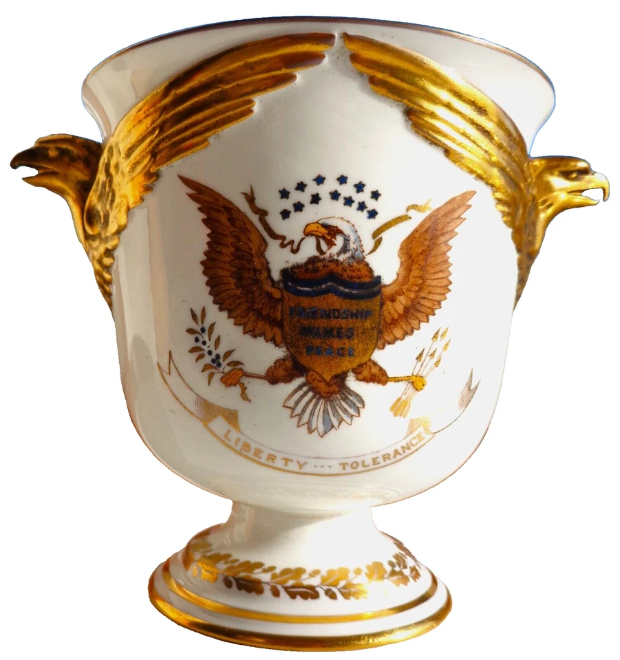 ROYAL CROWN DERBY LTD EDITION 1939 EAGLE HANDLD CUP/VASE KING GEO VI VISIT TO US - Image 1 of 4