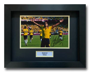 PANTALLA DE FOTOS ENMARCADA FIRMADA A MANO RADAMEL FALCAO - COLOMBIA - AUTÓGRAFO. - Imagen 1 de 1