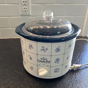 Vintage Rival 3120 Crock Pot Stoneware Slow Cooker 2.5 qt USA Blue White Floral