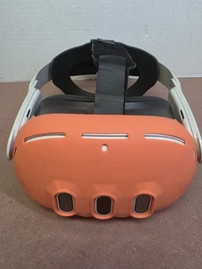 Meta Quest 3 128GB VR Headset only with Extended Battery TESTED AND WORKING - Picture 1 of 5