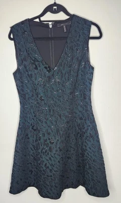 Vestido feminino BCBGMAXAZRIA 8 azul-petróleo preto jacquard estampa animal gola V ajuste e alargamento - Imagem 1 de 4