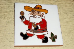 Azulejo de cerámica artística. SANTA CLAUS / PAPÁ NOEL con MARACAS Y SOMBRERO. Tema Suroeste - Imagen 1 de 3