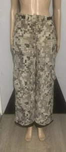 Ladies QuikSilver Beige Pattern Pants Size 14 - Picture 1 of 21