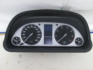 Mercedes-Benz W245 B-Klasse Kombiinstrument A1694400411 240 km/H - Picture 1 of 3