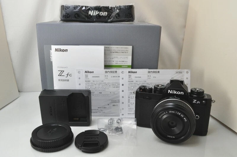 [NEUWERTIG++]Nikon Zfc Spiegellose Kamera + 28mm F/2.8 SE Objektiv Kit *Shutt... - Bild 1 von 4