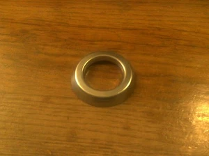 Corvette NEW Trailing Arm Rear Spindle Flange Dust SHIELD Deflector 1963-1979 - Foto 1 di 5