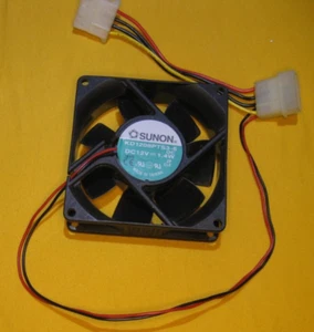 PC Lüfter 80mm x 80mm 12V 1,4 W Gehäuselüfter Ventilator Kühlung mit Kabel und Z - Bild 1 von 3