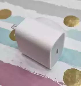 Apple Caricatore USA Carica Rapida Travel Adapter 20W USB-C Caricatore Bianco 19 IVA - Foto 1 di 3