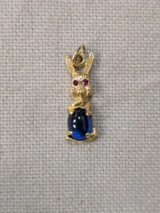 14K Yellow Gold Rabbit Pendant Charm W/ Blue Spinel & Ruby Eyes 1" - Picture 1 of 5