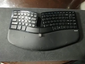 Microsoft Sculpt Keyboard Model 1559 Wireless Ergonomic Ergo Desktop W/dongle - Picture 1 of 9