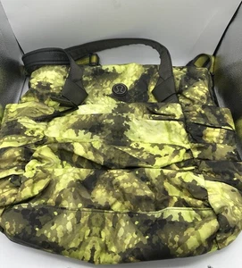 Lululemon Large Gym Bag Triumphant Tote Deep Camo- Great Condition - Picture 1 of 10
