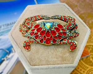 New $170 HEIDI DAUS "Chesapeake Beauty" Crystal Crab PIN Hyacinth Crystals - Picture 1 of 6