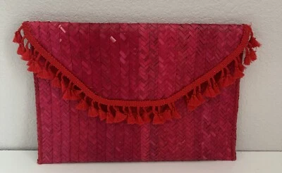Bolso sin asas grande sobre de paja roja con flecos rojos NUEVO Foto 1 de 3