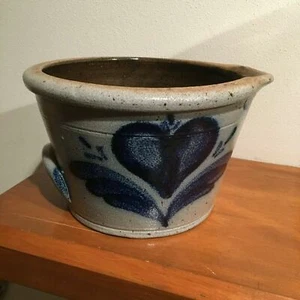 7.5" Rim - Rowe Pottery Works Med. Mixing or Batter Bowl Blue Heart . - Picture 1 of 6