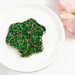 Green Pave Glass Flower Clover Dress Clip Vintage Antique - Picture 1 of 6