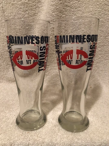 2 Minnesota Twins Pilsner 8” Beer Glasses SS Cover
