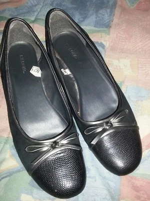 Merona Black Ballet Flats Suede and Leather Round Toe Bow Size 8.5 - Image 1 of 4