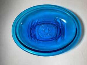 Blue glass soap dish with embossed eagle 6x5" - Picture 1 of 4