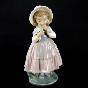 NAO by Lladro 348 Girl with Bouquet 1982 Pink Dress - Picture 1 of 11