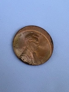 2001 ERROR OFF CENTER Lincoln Cent - Picture 1 of 5