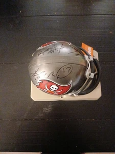 Tampa Bay Buccaneers Mini Helm signiert von Quarles, Carter, Stevens – kein Echtheitszertifikat - Bild 1 von 5