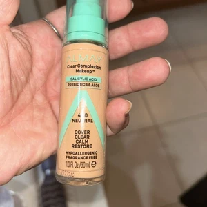 Make Up Face Foundation Makeup. Almay Clear Complexion Makeup Foundation - Picture 1 of 2