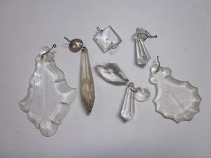 VINTAGE KONVOLUT KRONLEUCHTER PRISMEN 2 FRANZÖSISCHE PLUS 3 SPEERE ALLE ABGEBILDET GRÖSSTE 4" HOCH - Bild 1 von 3