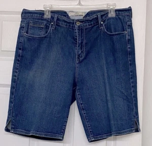 Levi’s Classic Denim Shorts 9” Sz 16 - Picture 1 of 4