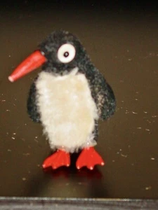 VTG  RARE Kunstlerschutz Wagner Handwork W.Germany Colorful Small Penguin - Picture 1 of 2
