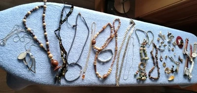 Konvolut Modeschmuck, Halsketten, Ohrringe, Broschen, Uhren ca. 35 Teile - Bild 1 von 4