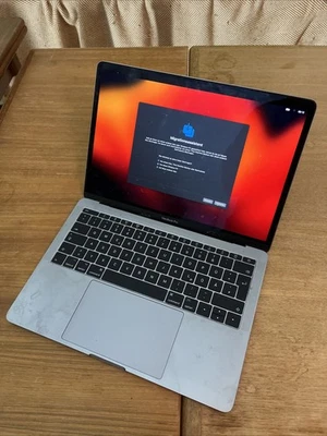 Apple MacBook Pro 13" 2017 i5 2,3GHz 8GB 128 GB SSD Grau – voll funktionsfähig - Bild 1 von 4
