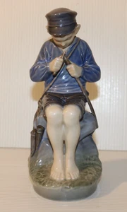 Vintage ROYAL COPENHAGEN Denmark #905 Junge Schnitzerei 7,25" Porzellan Figur - Bild 1 von 8
