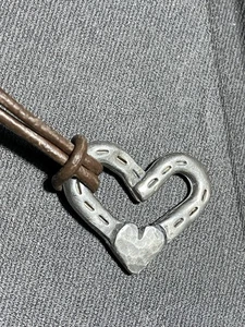 Collar corazón y herradura de peltre Kdmarte marrón cordón de cuero de 18 pulgadas - Imagen 1 de 4