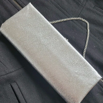 Bolso sin asas formal plateado vintage ornamentado metálico color plata  Foto 1 de 4