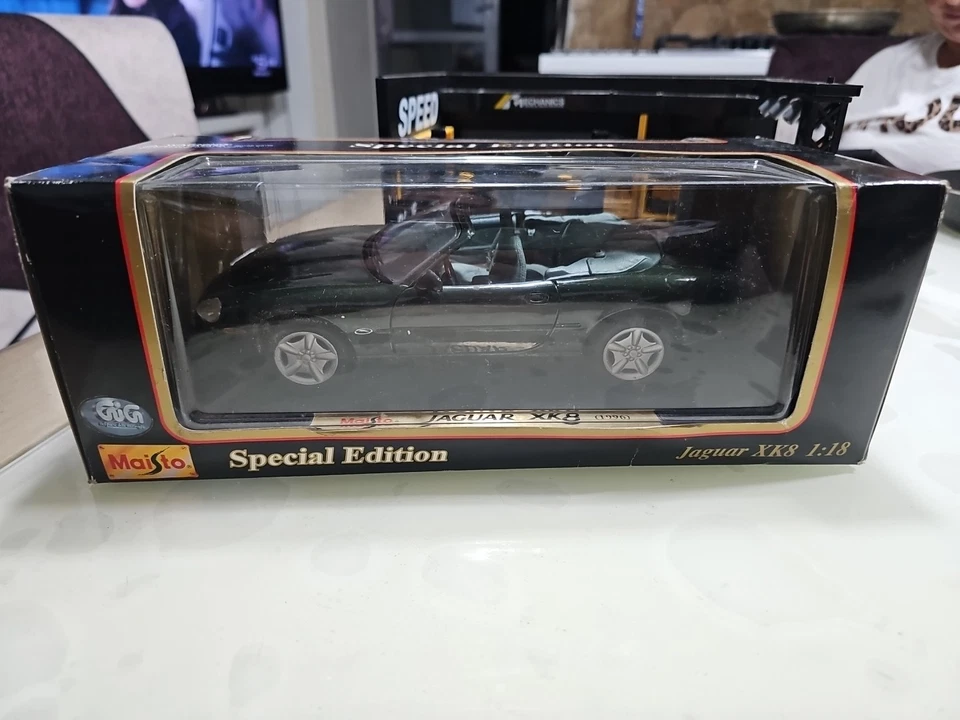Jaguar XK8 CABRIOLET MAISTO 1996 SCALA 1/18 Con Box - Immagine 1 di 4