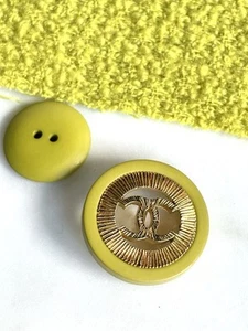 CHANEL 1990s VINTAGE CC YELLOW GREEN RESIN GOLD 2 BUTTONS JACKET TWEED FABRIC - Picture 1 of 8