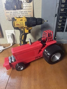 1/16th Pulling Tractor red - Picture 1 of 3