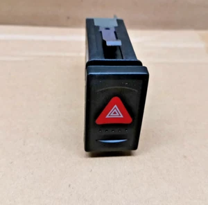 Interrupteur bouton Warning signal de détresse VW PASSAT B5 96-05  3B0953235D - Picture 1 of 6