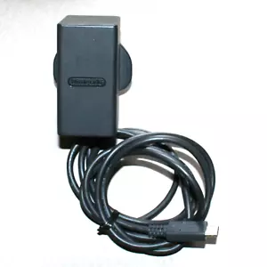 Adaptador Original Nintendo Switch Versión Reino Unido Modelo HAC-002 (UKV) 5V 1.5A 15V 2.6A - Imagen 1 de 3