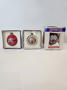 Lotto 3 Ornamenti Vintage Anni 90 Chicago Bulls NBA Basketball Sport Serie Collezionisti - Foto 1 di 9