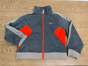 NIKE GRÖSSE 2T JUNGEN GRAU ORANGE SPORTLICH DURCHGEHENDER REISSVERSCHLUSS KAPUZE Herbst JACKE Pullover - Bild 1 von 5