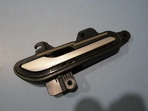 Maniglia porta esterna destra Tesla Model 3 originale 1081832-00-H C12U-2505-68 - Foto 1 di 7