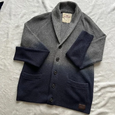 Cárdigan Hollister Cuello Tejido Botón Ombre Suéter Talla S Gris Se desvanece a Azul Foto 1 de 4