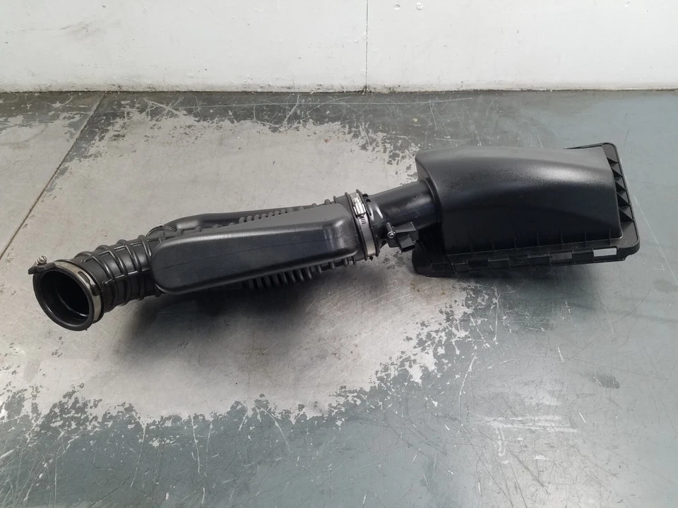 2005 Grand Marquis / Crown Vic Victoria Air Intake Assembly #8130 S3 - Image 1 of 4