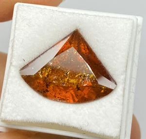 Facettierter, orangener DISTHEN / KYANIT (4.59ct) Orange KYANITE Facet, Tanzania - Picture 1 of 3