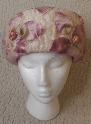 Chapéu vintage anos 50 rosa creme roxo floral caixa de comprimidos rede Parisienne - Imagem 1 de 4