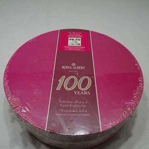 Juego sellado taza de té y platillo Royal Albert 100 años 1900-1940 en caja #313238 - Imagen 1 de 11