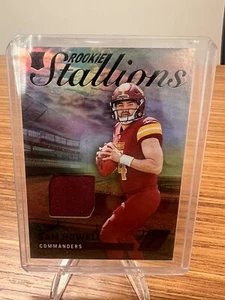 2022 Zenith Sam Howell Rookie Stallions Patch Commanders Patch RC Seahawks - Bild 1 von 2