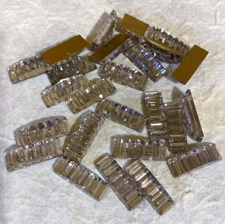 A511 Vintage 18x6mm pale amethyst ribbed bar glass jewels, gold foiled FB (24) - Image 1 of 1