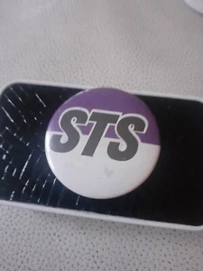 STS (School travel service)Vintage Badge - Picture 1 of 3